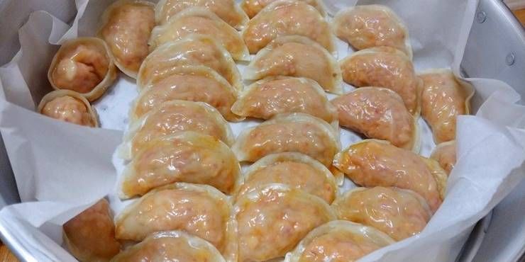 담백한 맛의 `닭가슴살` 김치 만두!